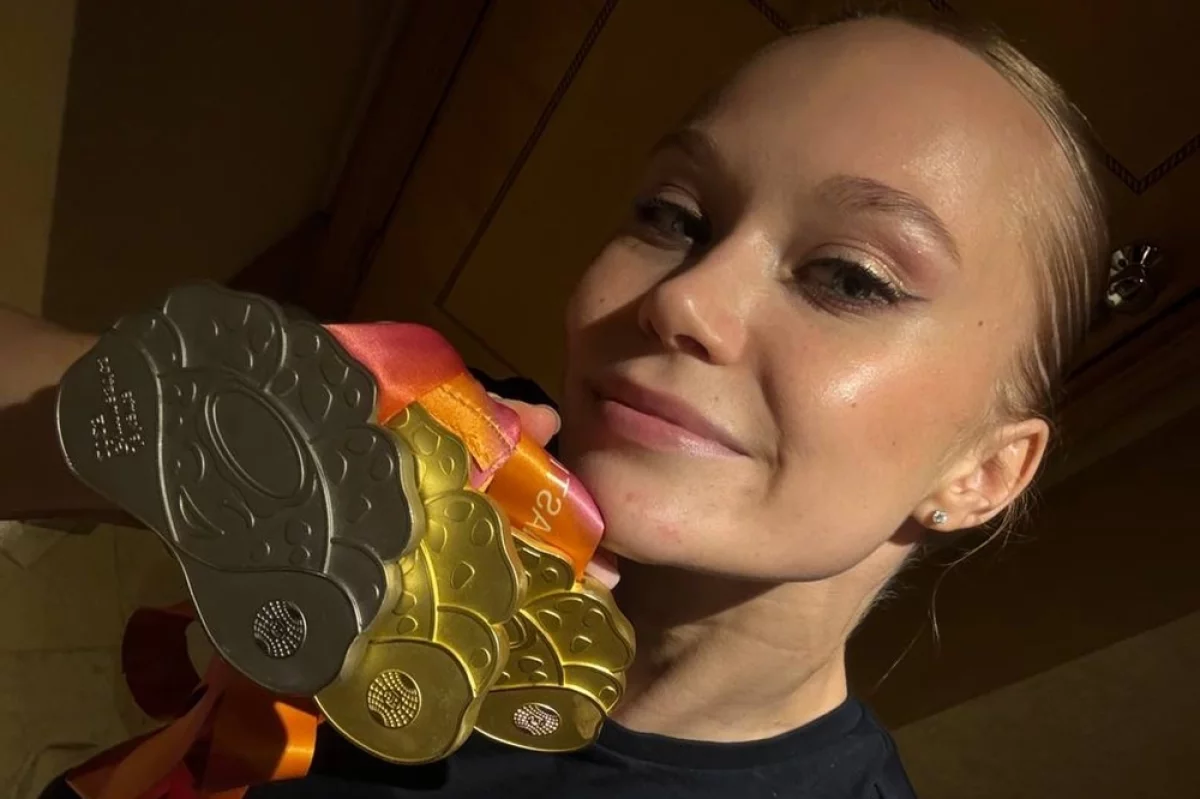 Read more about the article Два золота и серебро. Как Мельникова шла к триумфу на Чемпионате мира-2025