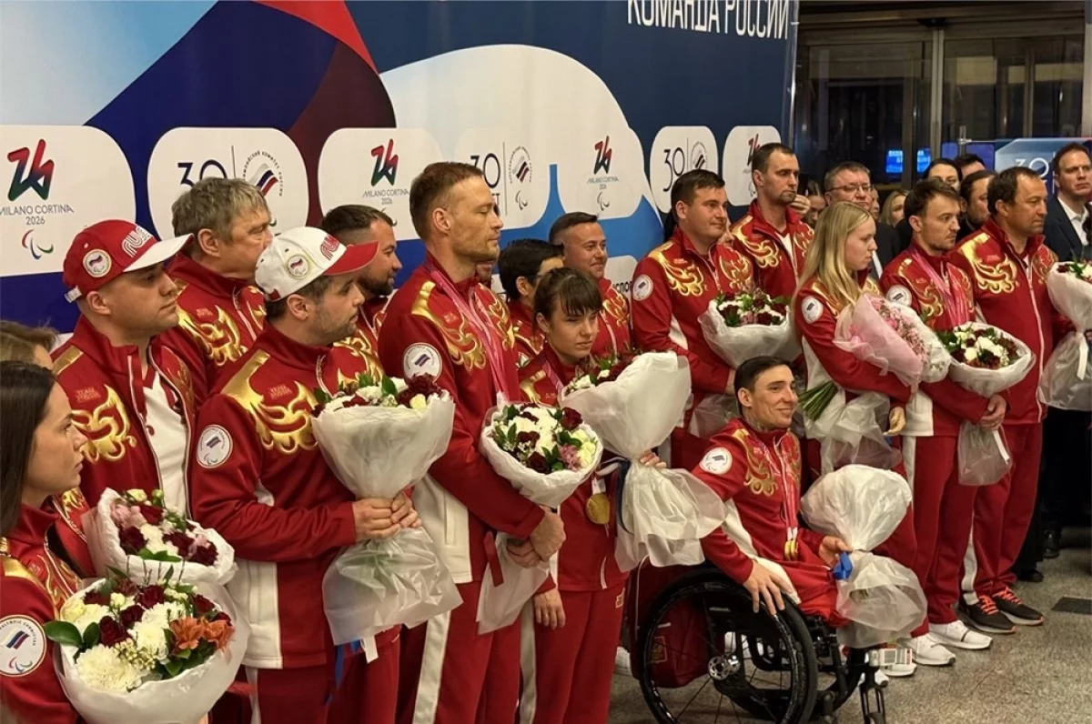 Read more about the article Наши чемпионы. Активисты «МГЕР» встретили паралимпийскую сборную страны