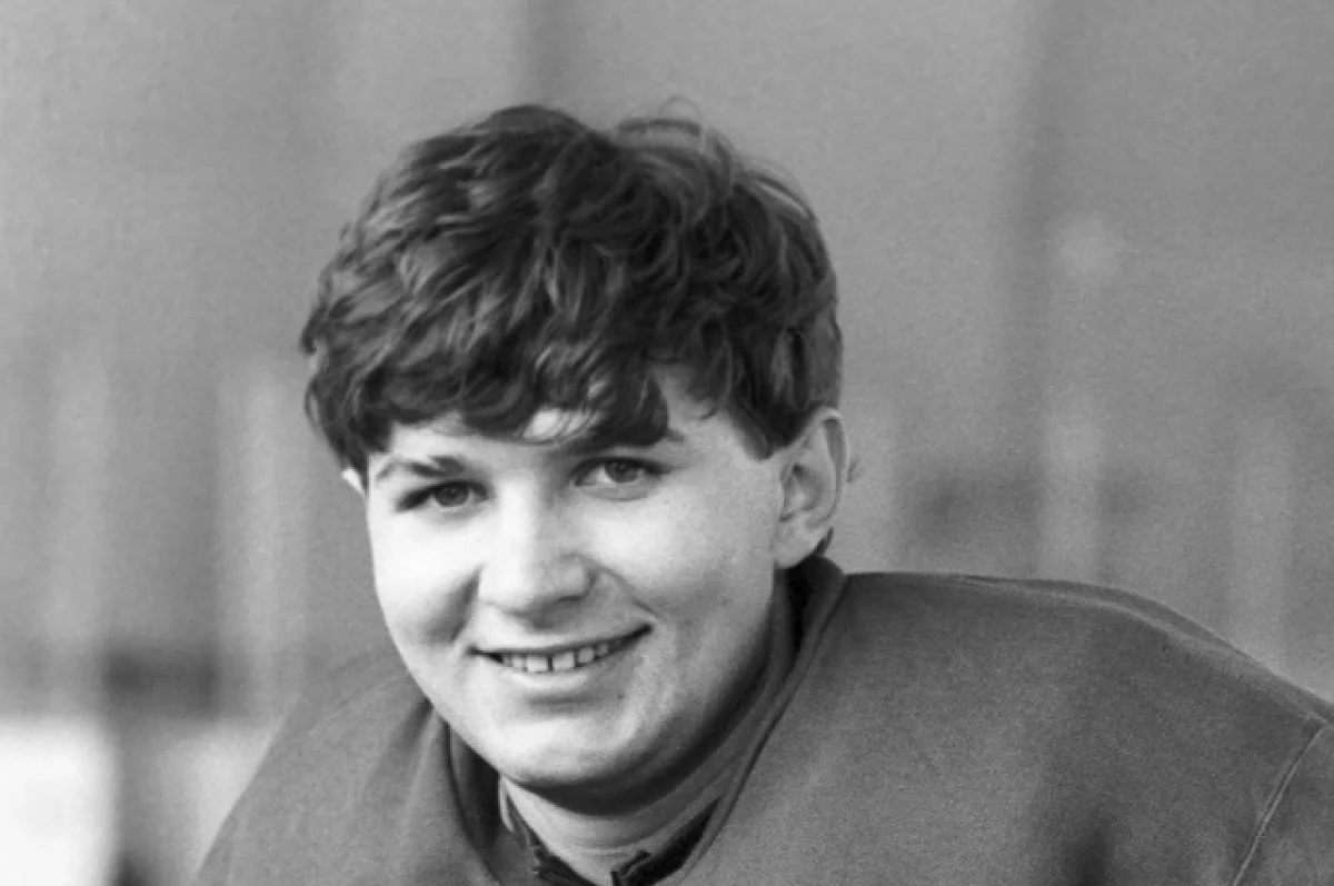 Read more about the article «Наследник Третьяка» убил себя сам. Трагедия вратаря Евгения Белошейкина